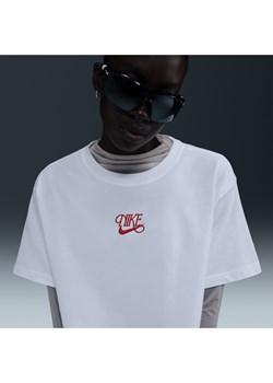 Damski T-shirt o skróconym kroju z krótkim rękawem Nike Sportswear - Biel ze sklepu Nike poland w kategorii Bluzki damskie - zdjęcie 178602405