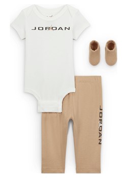 Trzyczęściowy zestaw dla niemowląt Baseline Jordan - Brązowy ze sklepu Nike poland w kategorii Odzież dla niemowląt - zdjęcie 178602817