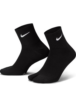 Lekkie skarpety do kostki z rozcięciem w obszarze palców Nike Everyday Plus - Czerń ze sklepu Nike poland w kategorii Skarpetki męskie - zdjęcie 178603475