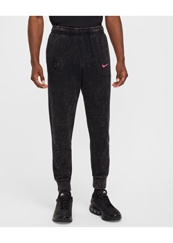 Męskie spodnie piłkarskie Nike Chelsea F.C. Club (wersja trzecia) - Czerń ze sklepu Nike poland w kategorii Spodnie męskie - zdjęcie 178603526