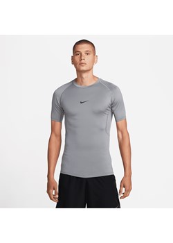 Męska przylegająca koszulka z krótkim rękawem do fitnessu Dri-FIT Nike Pro - Szary ze sklepu Nike poland w kategorii T-shirty męskie - zdjęcie 178605286