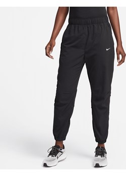 Damskie spodnie do biegania i rozgrzewki 7/8 ze średnim stanem Nike Dri-FIT Fast - Czerń ze sklepu Nike poland w kategorii Spodnie damskie - zdjęcie 178606359