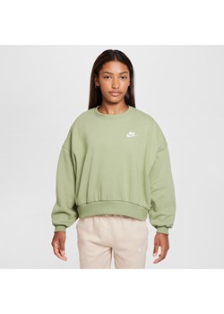 Dziewczęca bluza dresowa o pudełkowym kroju z półokrągłym dekoltem Nike Sportswear Club Fleece - Zieleń ze sklepu Nike poland w kategorii Bluzy damskie - zdjęcie 178607285