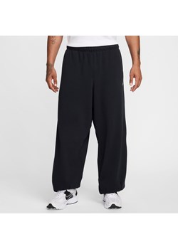 Męskie spodnie z dzianiny dresowej o kroju oversize Nike Club Fleece - Czerń ze sklepu Nike poland w kategorii Spodnie męskie - zdjęcie 178607686