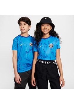 Przedmeczowa koszulka piłkarska z krótkim rękawem dla dużych dzieci Nike Dri-FIT Chelsea F.C. Academy Pro - Niebieski ze sklepu Nike poland w kategorii T-shirty chłopięce - zdjęcie 178607849