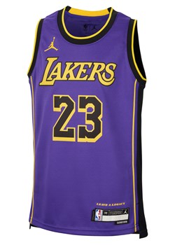 Koszulka dla dużych dzieci (chłopców) Jordan Dri-FIT NBA Swingman LeBron James Los Angeles Lakers Statement Edition - Fiolet ze sklepu Nike poland w kategorii T-shirty chłopięce - zdjęcie 178609958