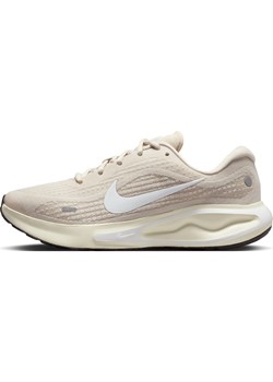 Damskie buty do biegania po asfalcie Nike Journey Run - Brązowy ze sklepu Nike poland w kategorii Buty sportowe damskie - zdjęcie 178610075