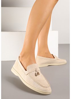 Beżowe Mokasyny z Ekozamszu Zdobione Metaliczną Zawieszką Ralselia ze sklepu renee.pl w kategorii Mokasyny damskie - zdjęcie 178618999
