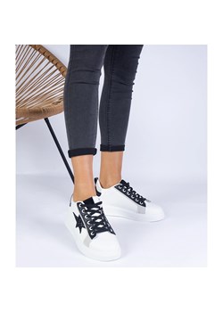 Białe sneakersy zdobione brokatową gwiazdą ze sklepu ButyModne.pl w kategorii Buty sportowe damskie - zdjęcie 178648319