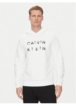 Calvin Klein Bluza Enlarged Logo K10K114261 Biały Regular Fit ze sklepu MODIVO w kategorii Bluzy męskie - zdjęcie 178665915