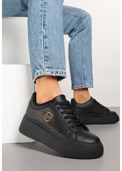 Czarne Sneakersy na Platformie Zdobione Ażurową Perforacją i Aplikacją Camioria ze sklepu born2be.pl w kategorii Buty sportowe damskie - zdjęcie 178674936