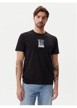 Calvin Klein Jeans T-Shirt Brush Stroke J30J327522 Czarny Regular Fit ze sklepu MODIVO w kategorii T-shirty męskie - zdjęcie 178676776