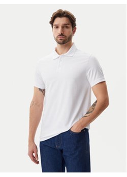 Calvin Klein Jeans Polo LV040HM281 Biały Regular Fit ze sklepu MODIVO w kategorii T-shirty męskie - zdjęcie 178677515