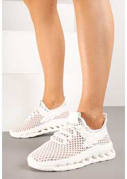 Białe Siateczkowe Buty Sportowe Sneakersy na Grubej Tłoczonej Podeszwie Luriane ze sklepu born2be.pl w kategorii Buty sportowe damskie - zdjęcie 178702607