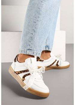 Białe Sneakersy w Stylu Klasycznych Tenisówek z Odpinaną Kokardką Korimarela ze sklepu born2be.pl w kategorii Buty sportowe damskie - zdjęcie 178705795