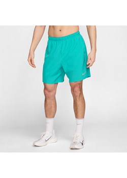 Męskie spodenki do biegania 2 w 1 Dri-FIT Nike Challenger 18 cm - Zieleń ze sklepu Nike poland w kategorii Spodenki męskie - zdjęcie 178713296