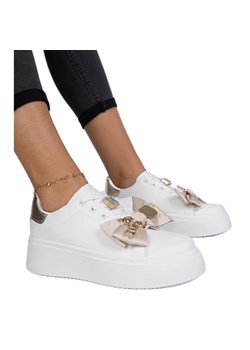 Biało-złote sneakersy damskie z kokardą białe ze sklepu ButyModne.pl w kategorii Buty sportowe damskie - zdjęcie 178735605