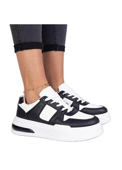 Czarno-białe sneakersy damskie na grubej podeszwie ze sklepu ButyModne.pl w kategorii Buty sportowe damskie - zdjęcie 178735708