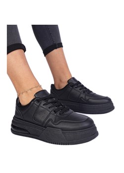Czarne sneakersy damskie na grubej podeszwie ze sklepu ButyModne.pl w kategorii Buty sportowe damskie - zdjęcie 178735709