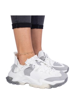 Białe sneakersy damskie ze skarpetkową cholewką - id: 219582 - marki ButyModne.pl - 178756426 Białe sneakersy damskie ze skarpetkową cholewką ze sklepu ButyModne.pl w kategorii Buty sportowe damskie - zdjęcie 178756426
