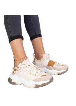 Beżowe sneakersy damskie ze skarpetkową cholewką beżowy ze sklepu ButyModne.pl w kategorii Buty sportowe damskie - zdjęcie 178756427