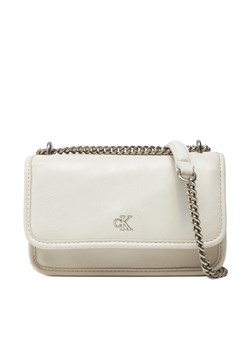 Torebka Calvin Klein Jeans Chain Mini Ew Flap LV04K3085G Écru ze sklepu eobuwie.pl w kategorii Kopertówki - zdjęcie 178757055