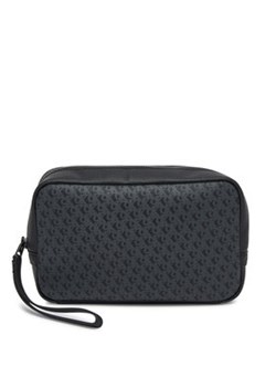 Calvin Klein Jeans Kosmetyczka Matte Aop Wash Bag Pu LV04G1052G Czarny ze sklepu MODIVO w kategorii Kosmetyczki męskie - zdjęcie 178758457