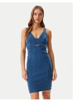 Guess Sukienka jeansowa W5GK75 D5LK0 Niebieski Regular Fit ze sklepu MODIVO w kategorii Sukienki - zdjęcie 178762678