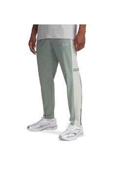 Męskie spodnie treningowe Under Armour UA Woven Utility Pants - zielone ze sklepu Sportstylestory.com w kategorii Spodnie męskie - zdjęcie 178774838