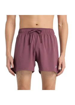 Spodenki New Balance MS41286FDP - bordowe ze sklepu streetstyle24.pl w kategorii Spodenki męskie - zdjęcie 178781329
