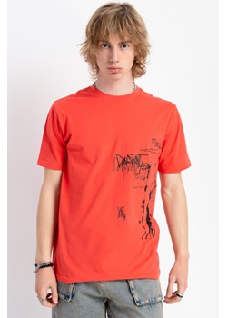 Czerwony t-shirt z autorską grafiką z przodu, kolor - czerwony, rozmiar - 170 ze sklepu REPORTER w kategorii T-shirty chłopięce - zdjęcie 178783889