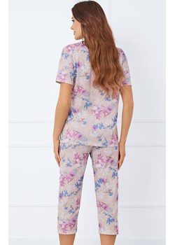 Piżama damska z krótkim rękawem i spodniami 3/4 Genua, Kolor beżowy-wzór, Rozmiar M, Italian Fashion - id: 196367 - marki Italian Fashion - 178788809 Piżama damska z krótkim rękawem i spodniami 3/4 Genua, Kolor beżowy-wzór, Rozmiar M, Italian Fashion ze sklepu Intymna w kategorii Piżamy damskie - zdjęcie 178788809