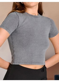 Sinsay - Koszulka crop z efektem sprania - szary - id: 914CG-86X - marki Sinsay - 178801866 Sinsay - Koszulka crop z efektem sprania - szary ze sklepu Sinsay w kategorii Bluzki damskie - zdjęcie 178801866