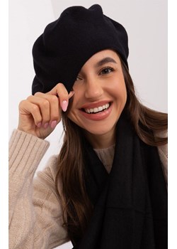 Czarny beret damski AT-CZ-231305.91P, Kolor czarny, Rozmiar uniwersalny, WOOL FASHION ITALIA ze sklepu Primodo w kategorii Czapki zimowe damskie - zdjęcie 178878849