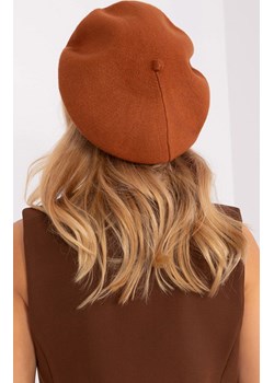 Jasnobrązowy beret damski AT-CZ-231305.82P, Kolor jasnobrązowy, Rozmiar uniwersalny, WOOL FASHION ITALIA ze sklepu Primodo w kategorii Czapki zimowe damskie - zdjęcie 178878859