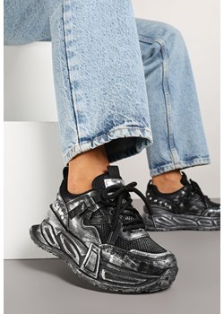 Czarne Sneakersy na Grubej Podeszwie z Tłoczeniem i Nitami Eraviellea ze sklepu born2be.pl w kategorii Buty sportowe damskie - zdjęcie 178889826