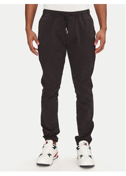 Tommy Jeans Joggery Austin DM0DM20283 Czarny Slim Fit ze sklepu MODIVO w kategorii Spodnie męskie - zdjęcie 178917927