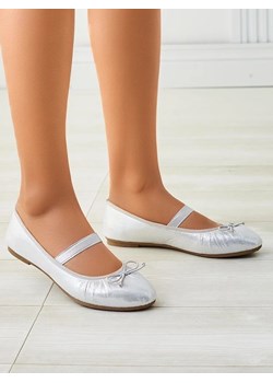 Royalfashion Błyszczące damskie baleriny z kokardką i gumką Safte ze sklepu royalfashion.pl w kategorii Balerinki - zdjęcie 178941766