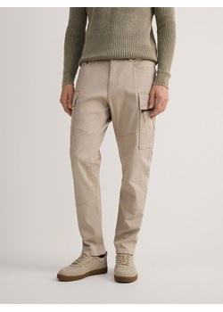 Reserved - Spodnie cargo slim fit - beżowy ze sklepu Reserved w kategorii Spodnie męskie - zdjęcie 178951795