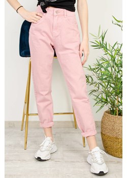 RÓŻOWE SPODNIE JEANSOWE MOM FIT-WYSOKI STAN ze sklepu olika.com.pl w kategorii Jeansy damskie - zdjęcie 178966425