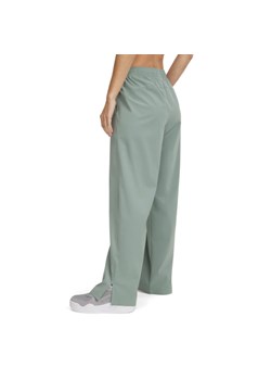 Damskie spodnie treningowe Under Armour Armoursport Wide Leg Pant - zielone ze sklepu Sportstylestory.com w kategorii Spodnie damskie - zdjęcie 179003128