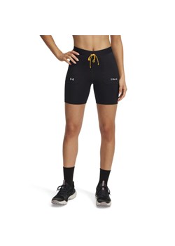 Damskie kolarki do biegania Under Armour UA Trail Run Fitted Short - czarne ze sklepu Sportstylestory.com w kategorii Szorty - zdjęcie 179028156