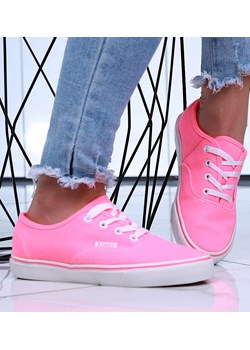Różowe niskie tenisówki damskie z tkaniny /B4-2 15979 G152/ ze sklepu Pantofelek24.pl w kategorii Trampki damskie - zdjęcie 179051645