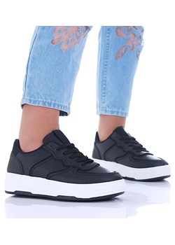 Wiązane sportowe buty damskie czarne /D7-2 13911 T292/ ze sklepu Pantofelek24.pl w kategorii Trampki damskie - zdjęcie 179066575