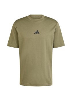 Koszulka męska Essentials Small Logo Adidas ze sklepu SPORT-SHOP.pl w kategorii T-shirty męskie - zdjęcie 179076778