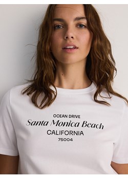 Reserved - T-shirt z nadrukiem - biały ze sklepu Reserved w kategorii Bluzki damskie - zdjęcie 179094899