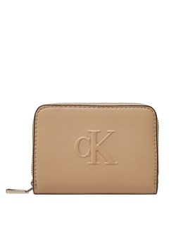 Mały Portfel Damski Calvin Klein Jeans Sculpted Med Zip Around Wallet LV04K1004G Beżowy ze sklepu eobuwie.pl w kategorii Portfele damskie - zdjęcie 179096638