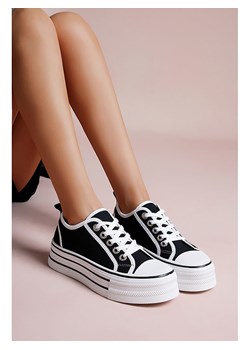 Foreverfolie Sneakersy w kolorze czarnym ze sklepu Limango Polska w kategorii Trampki damskie - zdjęcie 179109755