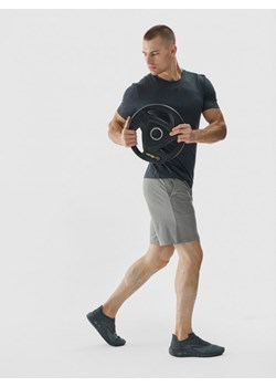 Męskie spodenki treningowe 4F 4FWAW24TFSHM697 - szare ze sklepu Sportstylestory.com w kategorii Spodenki męskie - zdjęcie 179127577
