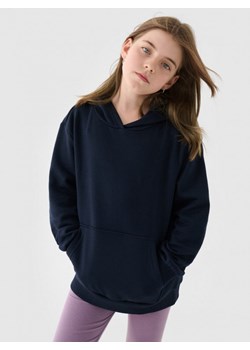 Dresowa bluza dziewczęca nierozpinana z kapturem 4F 4FJWMM00TSWSF1862 - granatowa ze sklepu Sportstylestory.com w kategorii Bluzy dziewczęce - zdjęcie 179127695